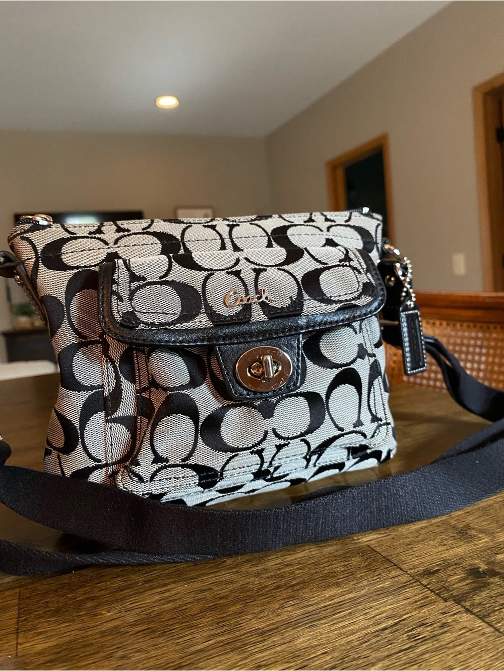 Coach Black and Cream Signature Canvas Shoulder Bag with Turn-Lock Flap - Picture 5 of 8
